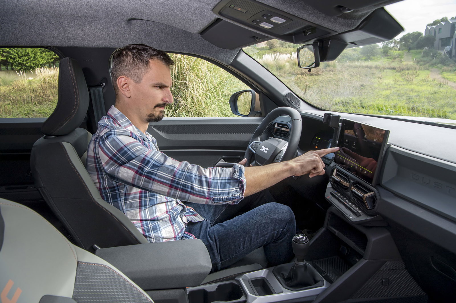 2024 Dacia Duster - infotainment operation